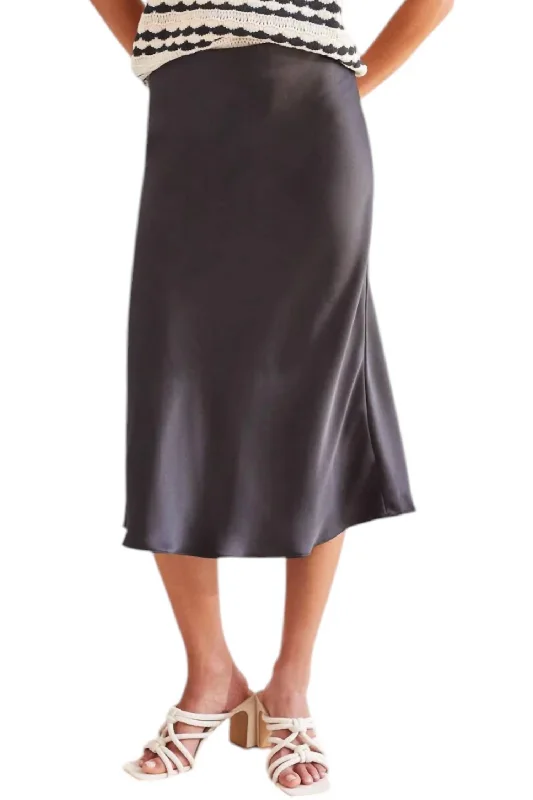 Pull On Midi Skirt In Black