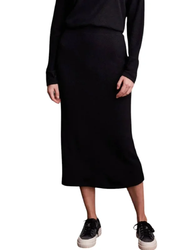 Pull-On Midi Skirt In Black